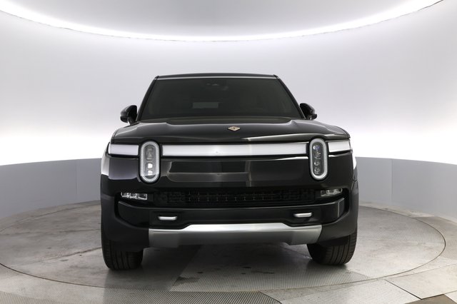 2024 Rivian R1S — photo 9 of 24