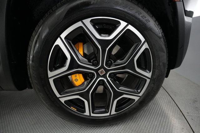 2024 Rivian R1S — photo 16 of 24