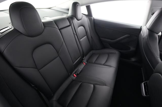 2022 Tesla Model 3 — photo 4 of 22