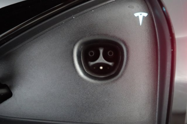 2023 Tesla Model S — photo 8 of 25