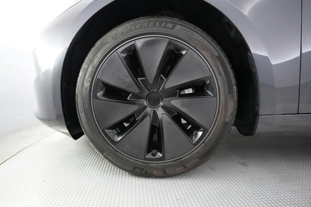 2025 Tesla Model 3 — photo 7 of 22