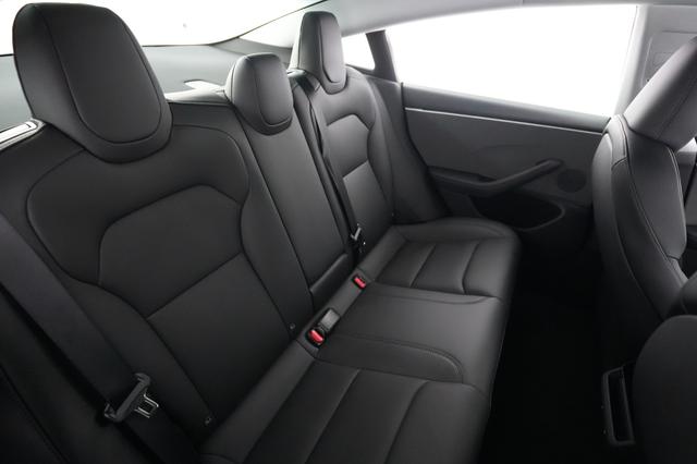 2025 Tesla Model 3 — photo 4 of 22