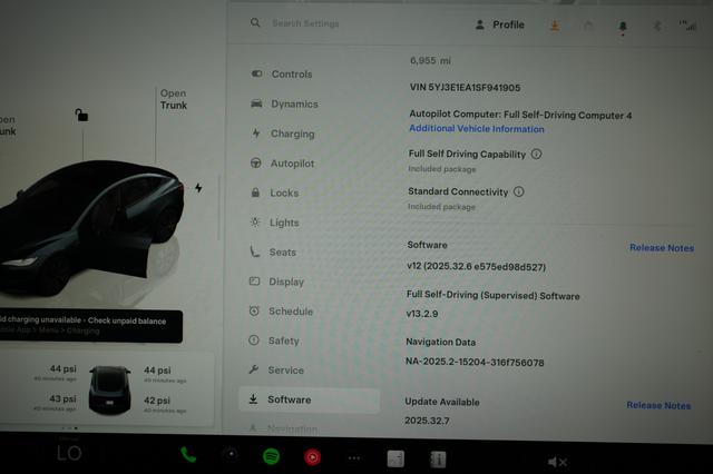 2025 Tesla Model 3 — photo 5 of 22