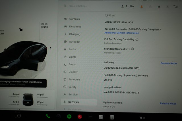 2025 Tesla Model 3 — photo 5 of 22