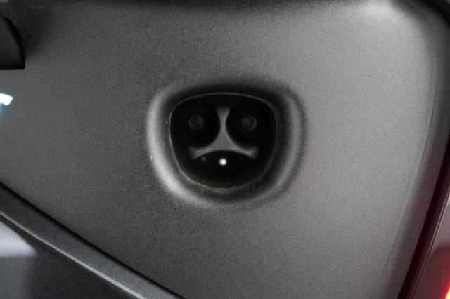 2025 Tesla Model 3 — photo 8 of 22