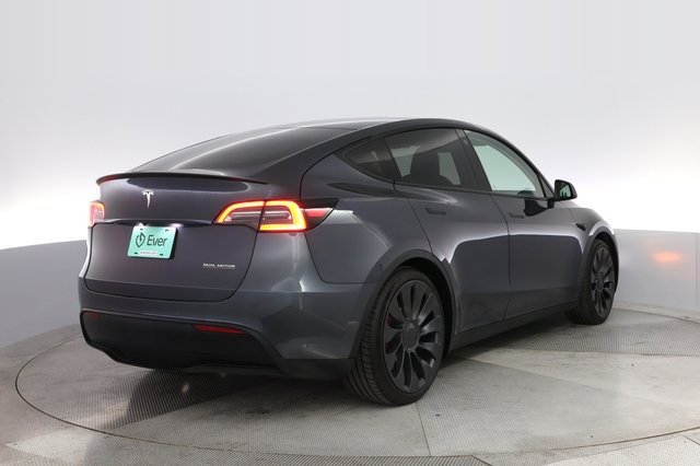 2022 Tesla Model Y — photo 2 of 25