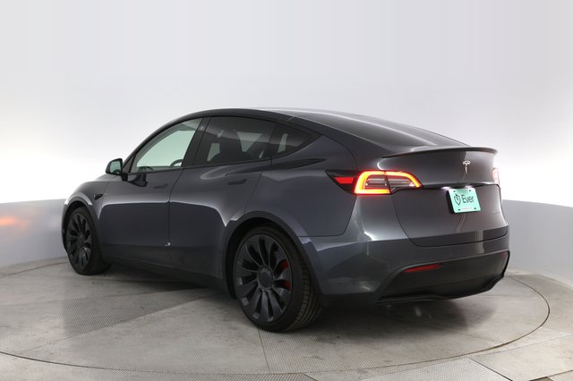 2022 Tesla Model Y — photo 13 of 25