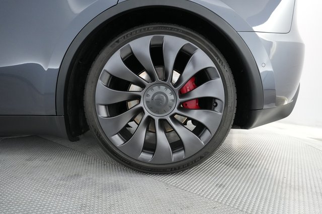 2022 Tesla Model Y — photo 17 of 25