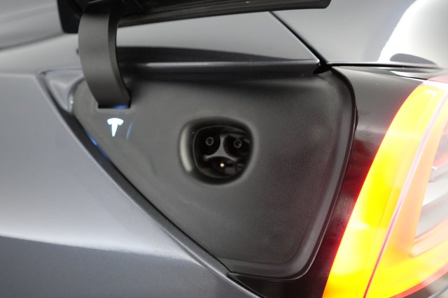 2023 Tesla Model Y — photo 8 of 21