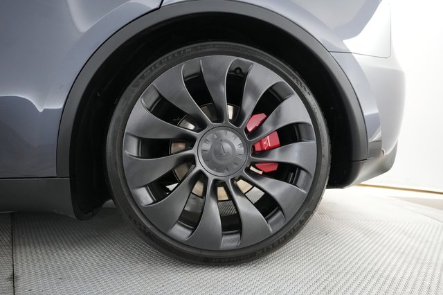 2023 Tesla Model Y — photo 16 of 21