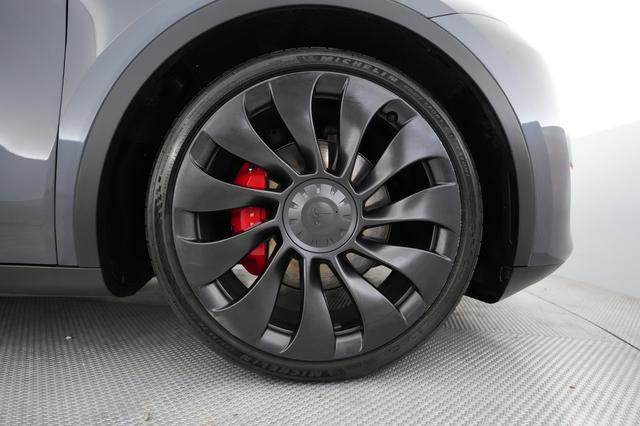 2023 Tesla Model Y — photo 7 of 21
