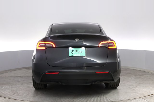 2024 Tesla Model Y — photo 12 of 22