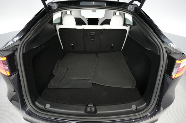 2024 Tesla Model Y — photo 6 of 22