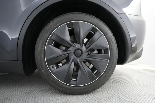 2024 Tesla Model Y — photo 7 of 22