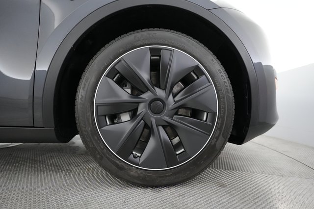 2024 Tesla Model Y — photo 16 of 22