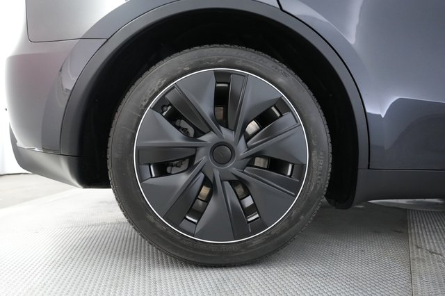 2024 Tesla Model Y — photo 15 of 22