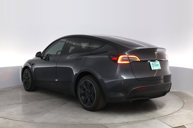 2024 Tesla Model Y — photo 13 of 22