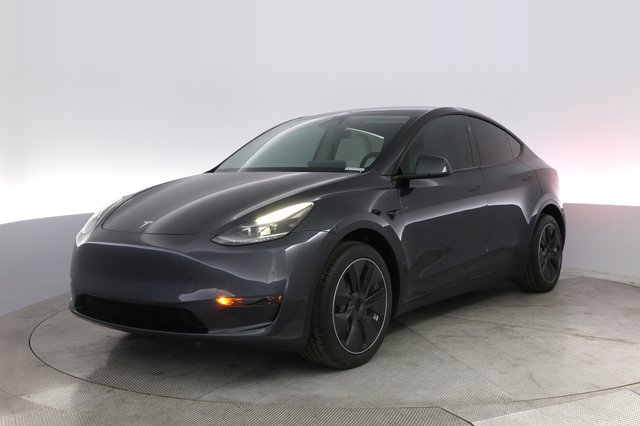 2024 Tesla Model Y — VIN 7SAYGDED6RA334596