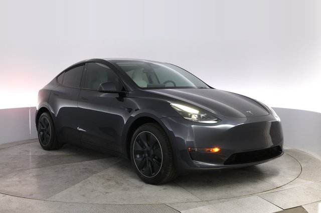 2024 Tesla Model Y — photo 10 of 22