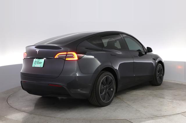 2024 Tesla Model Y — photo 2 of 22