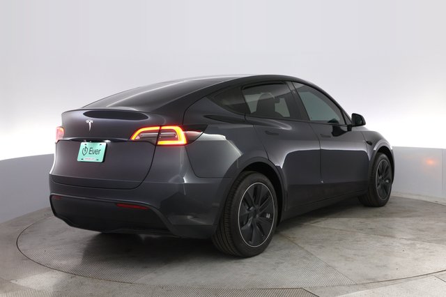 2024 Tesla Model Y — photo 2 of 22