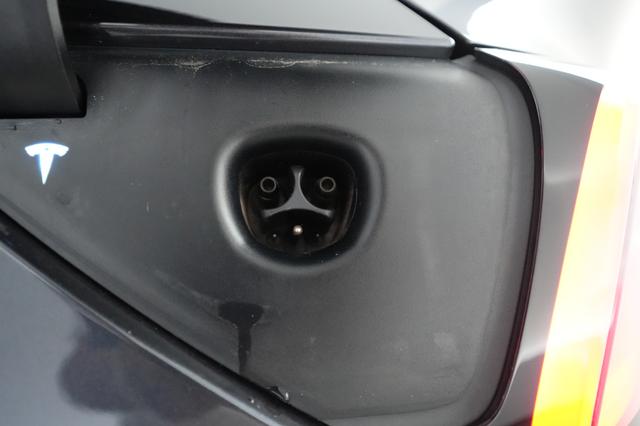 2024 Tesla Model Y — photo 8 of 22