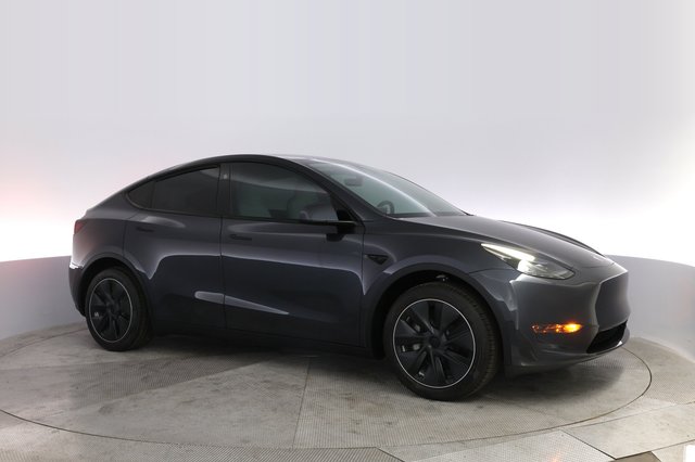 2024 Tesla Model Y — photo 11 of 22