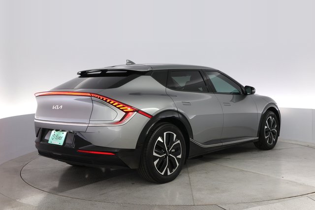2023 Kia EV6 — photo 2 of 24