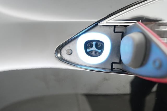 2022 Tesla Model S — photo 8 of 21