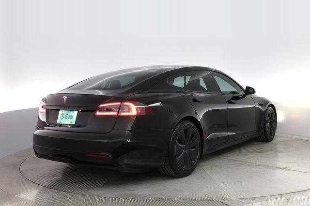 2022 Tesla Model S — photo 2 of 21