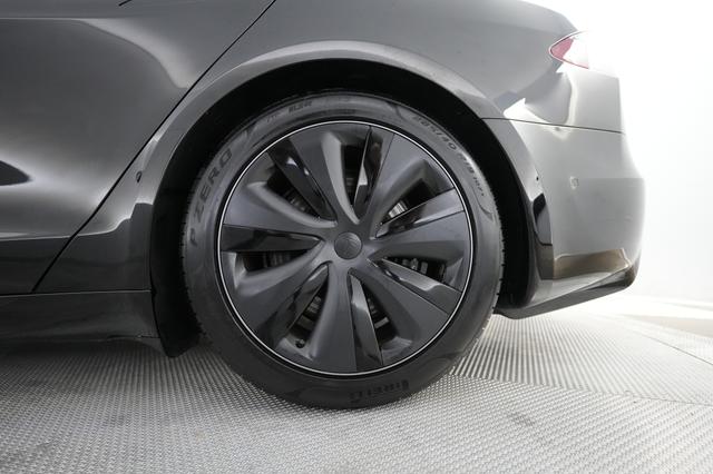 2022 Tesla Model S — photo 7 of 21