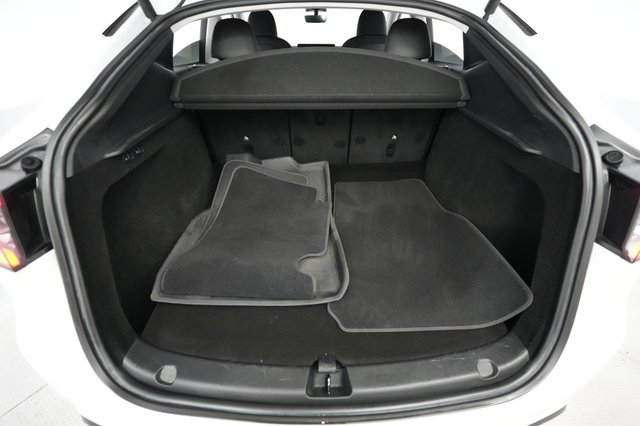 2023 Tesla Model Y — photo 6 of 24