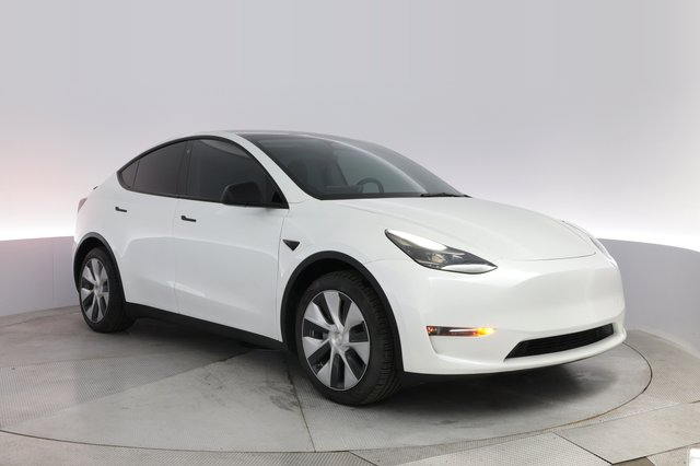 2023 Tesla Model Y — photo 10 of 24