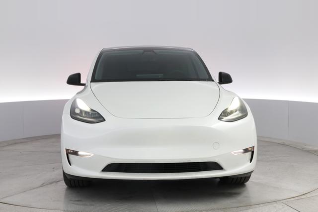 2023 Tesla Model Y — photo 9 of 24