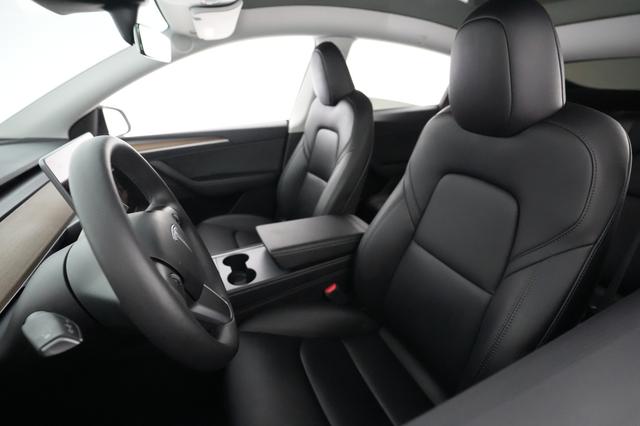 2023 Tesla Model Y — photo 3 of 24