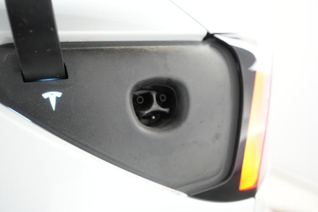 2023 Tesla Model Y — photo 8 of 24