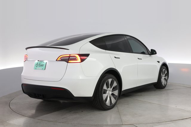 2023 Tesla Model Y — photo 2 of 24