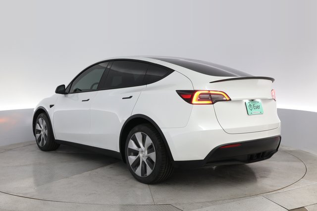 2023 Tesla Model Y — photo 13 of 24