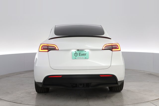 2023 Tesla Model Y — photo 12 of 24