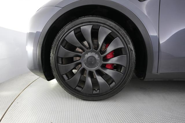 2023 Tesla Model Y — photo 7 of 22