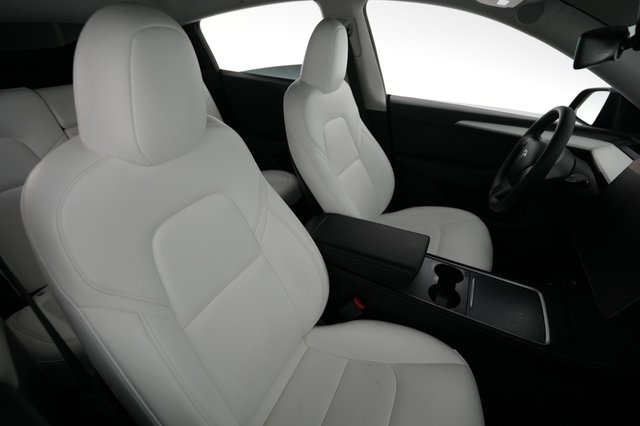 2023 Tesla Model Y — photo 18 of 22