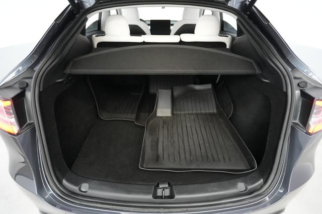 2023 Tesla Model Y — photo 6 of 22
