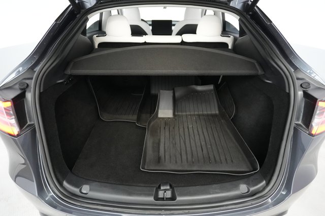 2023 Tesla Model Y — photo 6 of 22