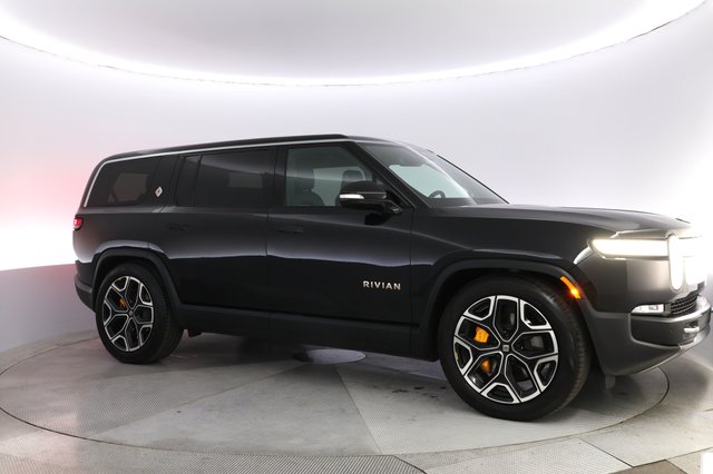 2024 Rivian R1S — photo 11 of 22