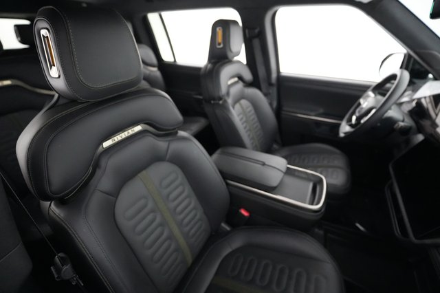 2024 Rivian R1S — photo 19 of 22