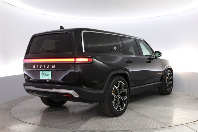 2024 Rivian R1S — photo 2 of 22