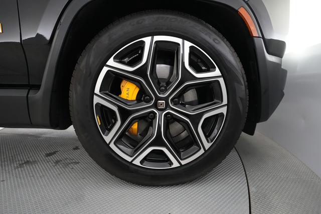 2024 Rivian R1S