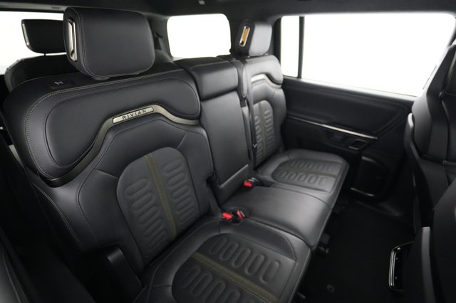 2024 Rivian R1S — photo 4 of 22