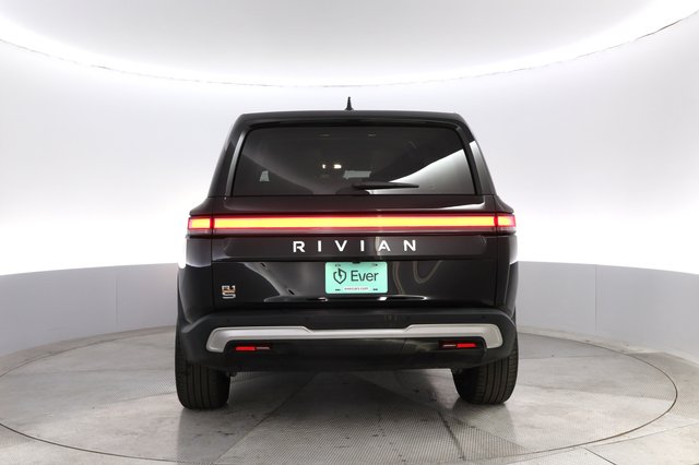 2024 Rivian R1S — photo 12 of 22