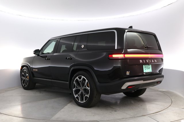 2024 Rivian R1S — photo 13 of 22
